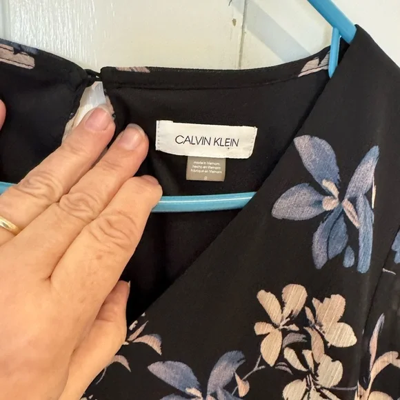 Calvin Klein Flutter Dress size 8 - Picture 3 of 4